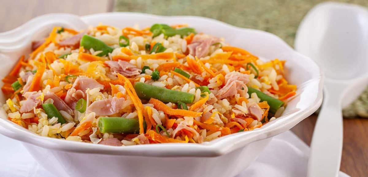 Como fazer arroz frito: receita prática e deliciosa