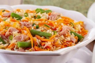 Como fazer arroz frito: receita prática e deliciosa