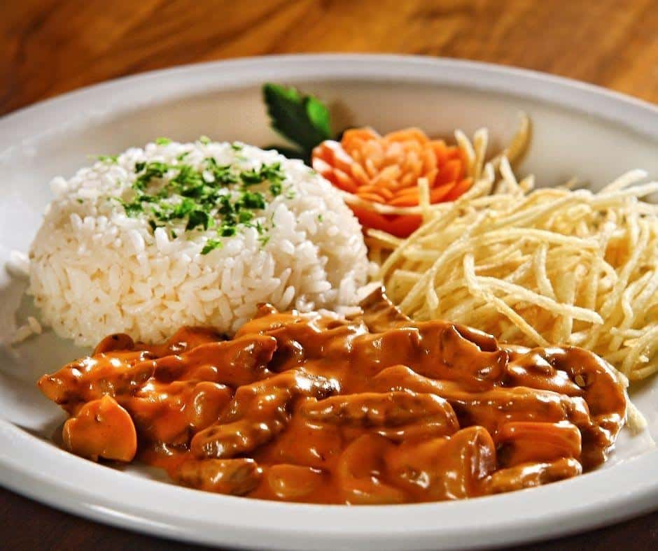 Ingredientes Essenciais para um Strogonoff Perfeito
