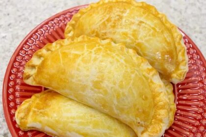 Aprenda a Fazer a Massa Especial para Pastel Assado em Casa