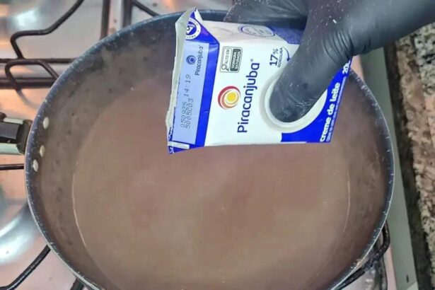 Aprenda a fazer chocolate quente cremoso em poucos minutos!