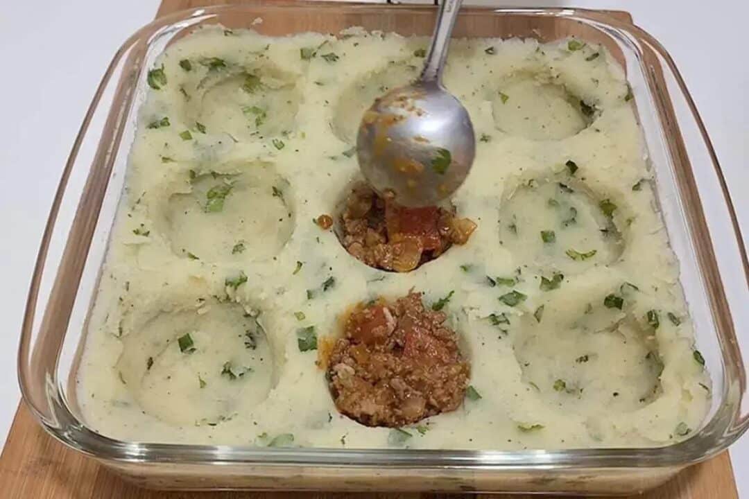 Aprenda a fazer purê de batata recheado de maneira irresistível
