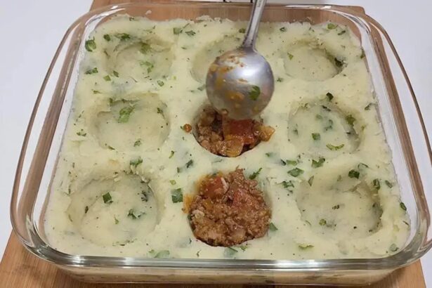 Aprenda a fazer purê de batata recheado de maneira irresistível