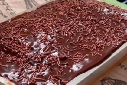 Aprenda a Fazer um Bolo de Chocolate Molhadinho e Irresistível
