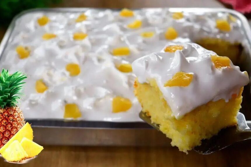 Aprenda a Fazer um Delicioso Bolo de Abacaxi Fofinho e Molhadinho