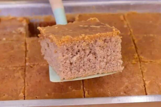 Aprenda a Fazer um Delicioso Bolo de Churros com Cobertura