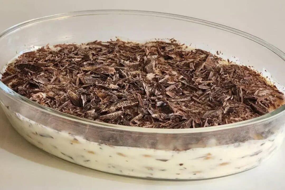 Aprenda a fazer um delicioso pavê de limão com chocolate facilmente