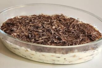 Aprenda a fazer um delicioso pavê de limão com chocolate facilmente