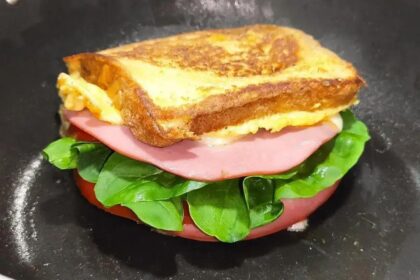 Aprenda a Fazer um Delicioso Sanduíche de Omelete em Minutos