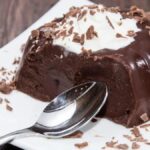 Aprenda a fazer um pudim de chocolate sem ovos em minutos