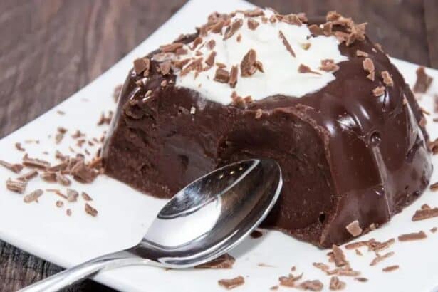 Aprenda a fazer um pudim de chocolate sem ovos em minutos