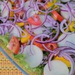 Aprenda a fazer uma Salada Tropical Refrescante e Deliciosa