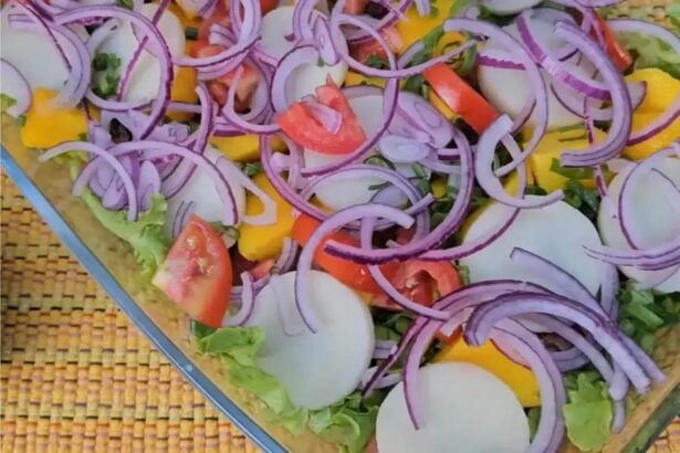 Aprenda a fazer uma Salada Tropical Refrescante e Deliciosa
