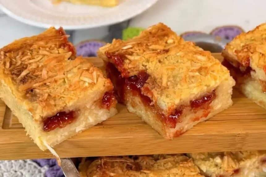 Como Fazer um Delicioso Bolo de Aipim com Coco e Goiabada