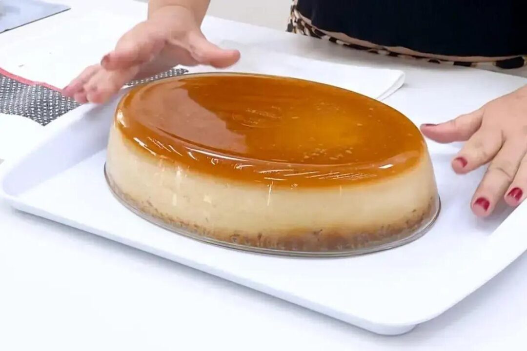 Deliciosa receita de pudim de pão com calda de caramelo que encanta