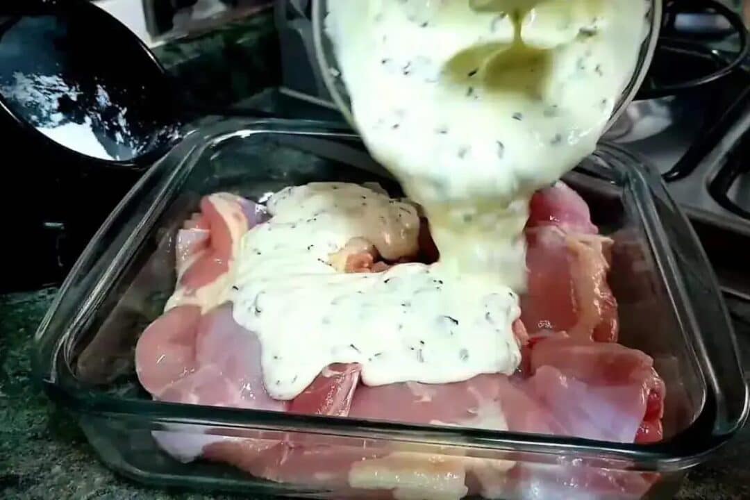 Frango com creme de cebola: uma receita irresistível e prática